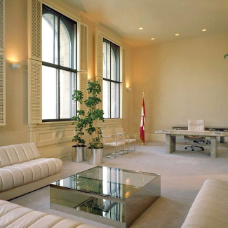 PRIME MINISTER'S OFFICE LANGEVIN BLOCK, OTTAWA, CANADA 1980. INTERIOR DESIGN ARTHUR ERIKSON ARCHITECTS, FURNITURE MANUFACTURED BY NIENKAMPER