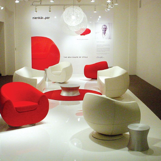 KARIM RASHID, KLOUD COLLECTION. NEOCON WEST TRADE SHOW, LOS ANGELES. 2007. FURNITURE MANUFACTURED BY NIENKAMPER.